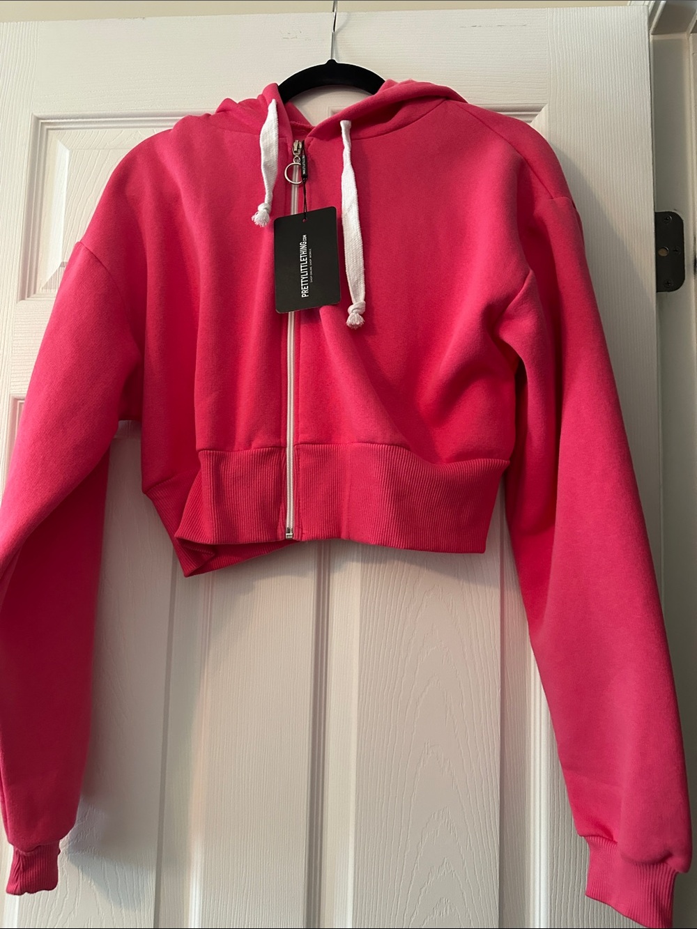 PrettyLittleThing Hot Pink Cropped Zip Hoodie